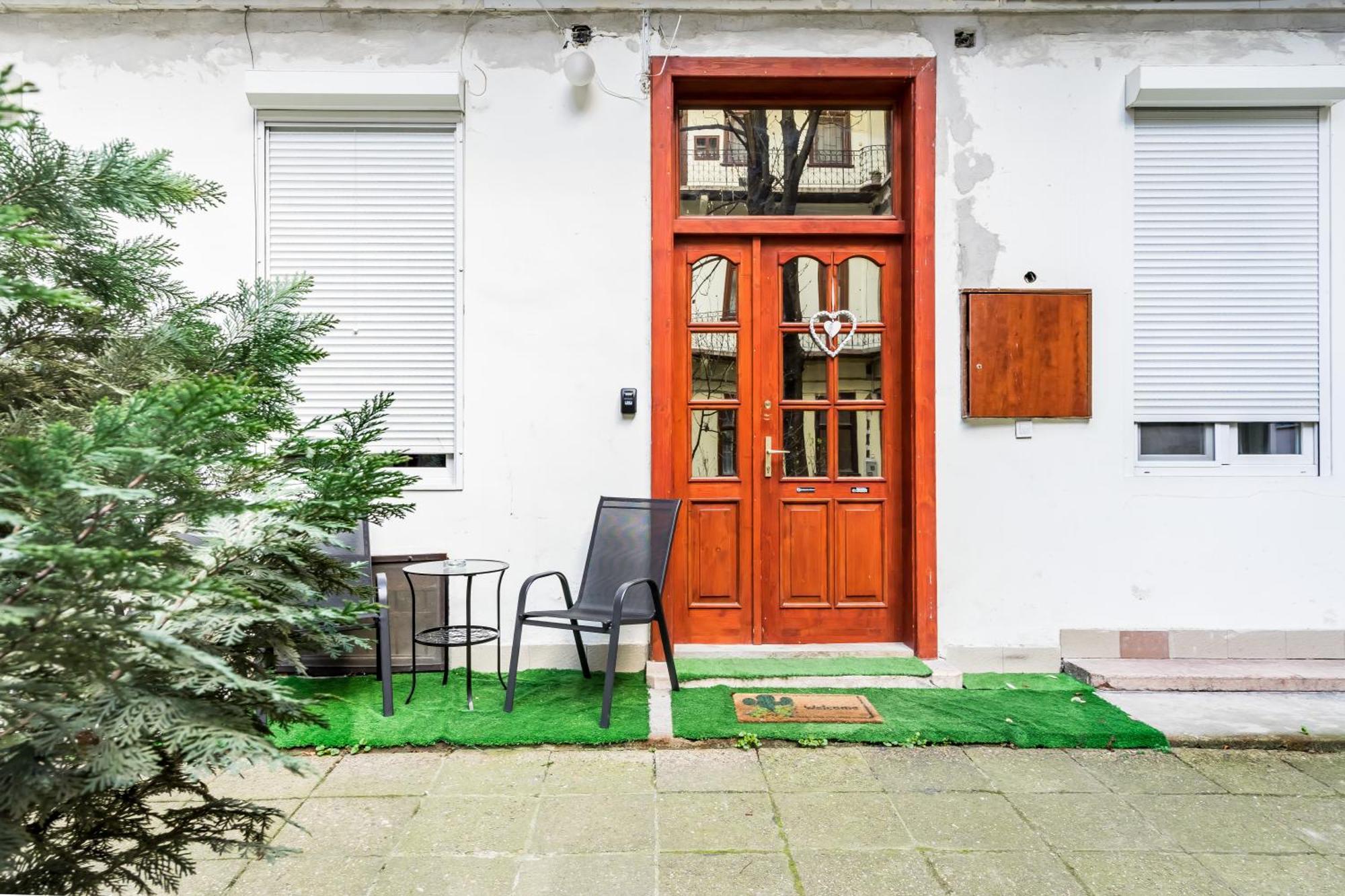 Bpr Stylish Mosaic Home With Terrace Budapest Eksteriør billede