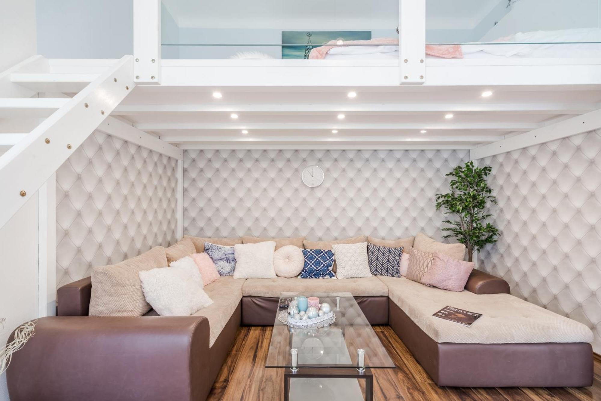 Bpr Stylish Mosaic Home With Terrace Budapest Eksteriør billede